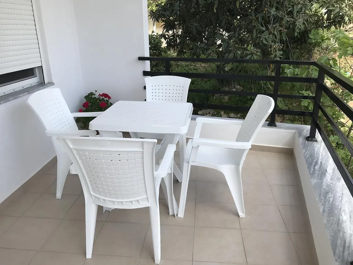 Kosta'S City Apartment ساراندا